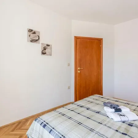 Cuby With Private Pool In * Traù