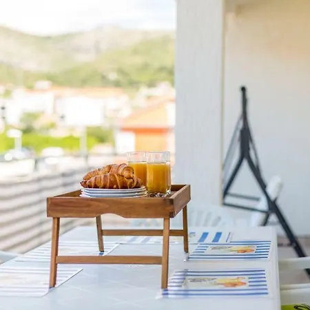 Appartamento Cuby With Private Pool In