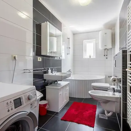 Cuby With Private Pool In Trogir