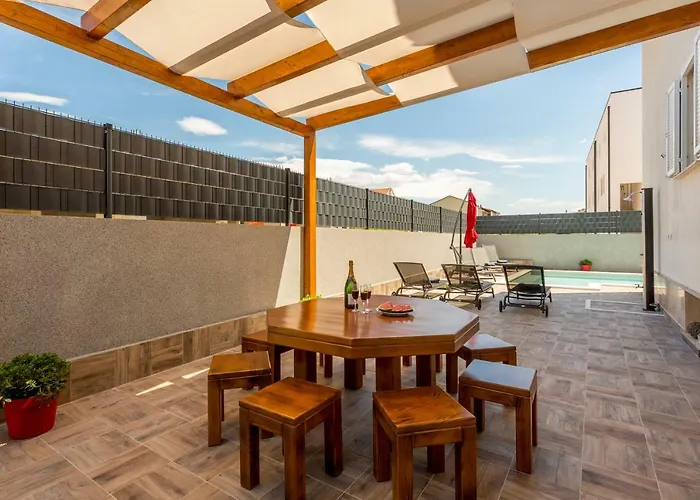 Cuby With Private Pool In 特罗吉尔