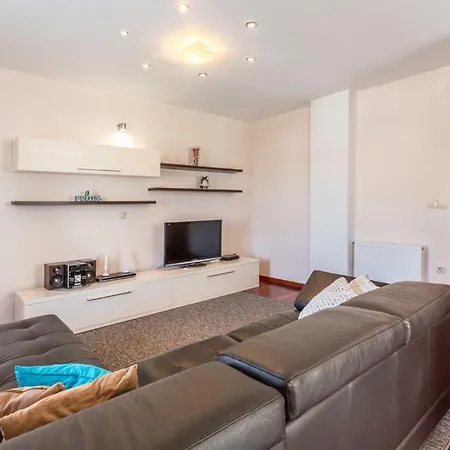 Cuby With Private Pool In تروغير