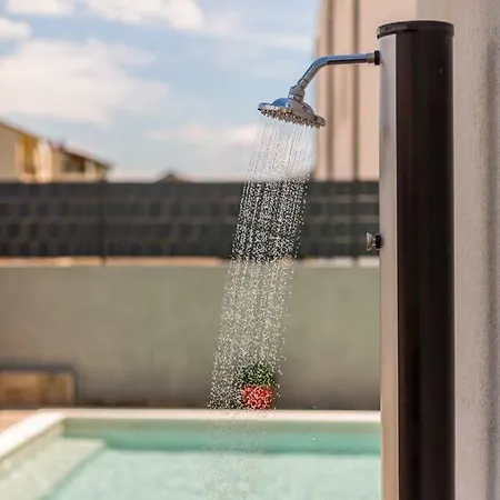 Cuby With Private Pool In شقة