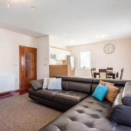 شقة Cuby With Private Pool In