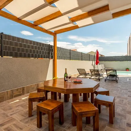 Cuby With Private Pool In تروغير