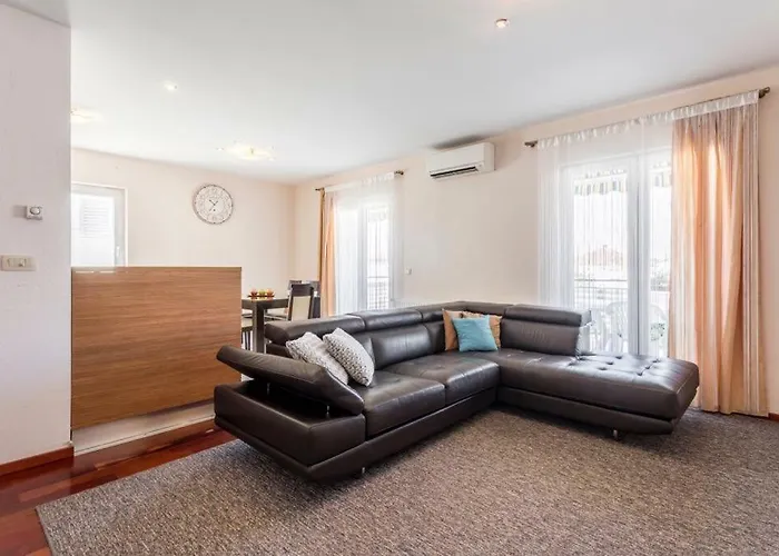 Cuby With Private Pool In Apartament Trogir