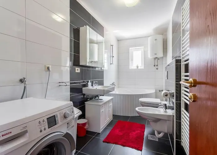 Cuby With Private Pool In Trogir