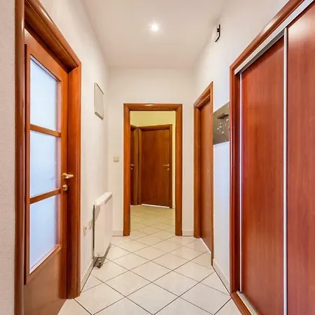 Διαμέρισμα Cuby With Private Pool In Τρογκίρ