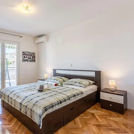 Cuby With Private Pool In Trogir