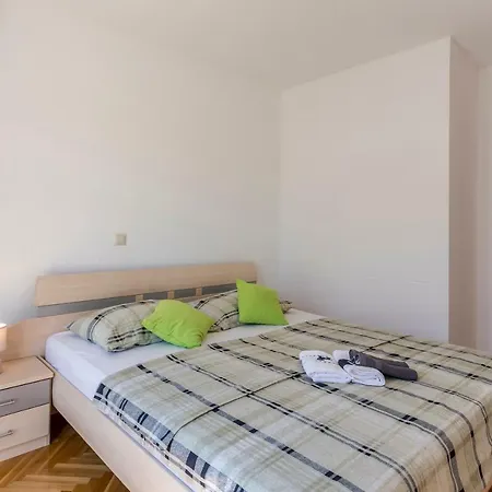 Cuby With Private Pool In Trogir