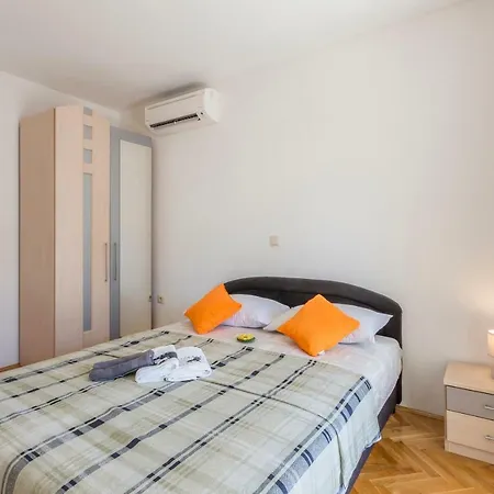 Apartman Cuby With Private Pool In Trogir