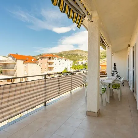 Cuby With Private Pool In Apartman *