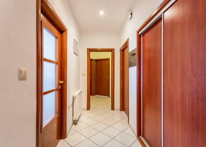 Apartman Cuby With Private Pool In Trogir