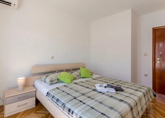 Cuby With Private Pool In Trogir