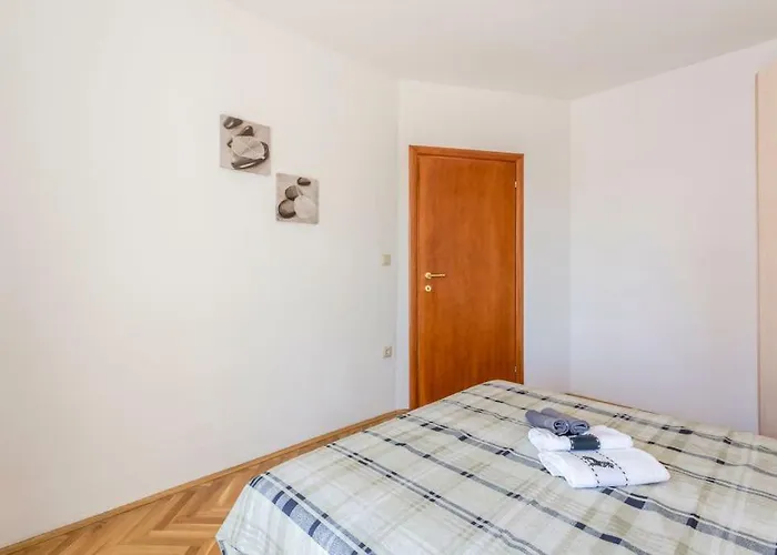 Cuby With Private Pool In * Trogir