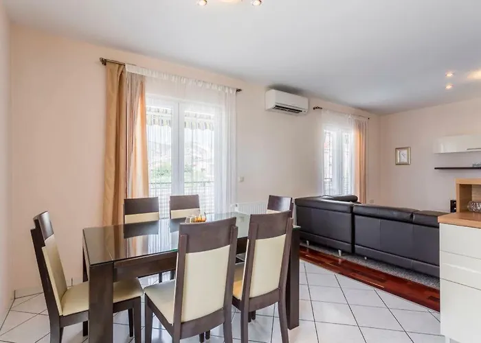 Cuby With Private Pool In Apartman Trogir