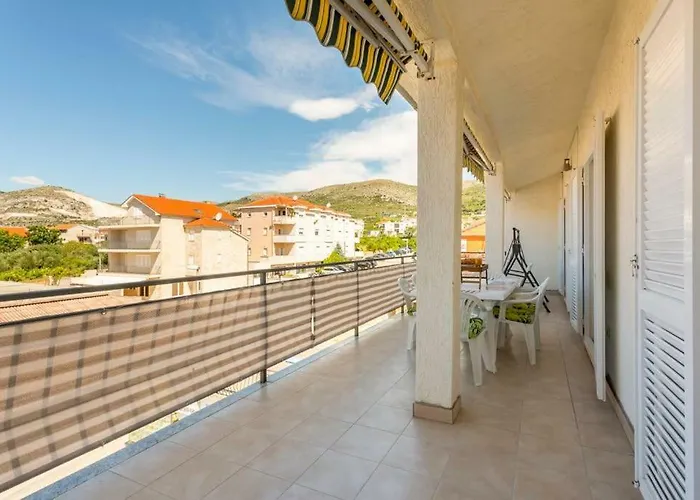 Cuby With Private Pool In Apartman *